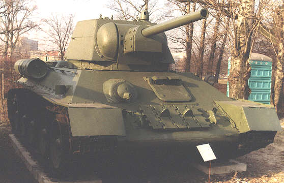 T-34/76 model 1943 (zmodernizowany) - Muzeum Wojska Polskiego Warszawa (Forty Czerniakowskie)